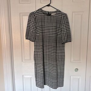 Loft shirt sleeve shift dress with zipper on the back and full sleeves